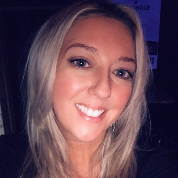 Profile Picture of Dena Serafine (@dtn760500) on Poshmark