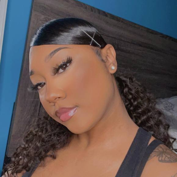 Profile Picture of Sherelle Smith (@sherellesmit351) on Poshmark