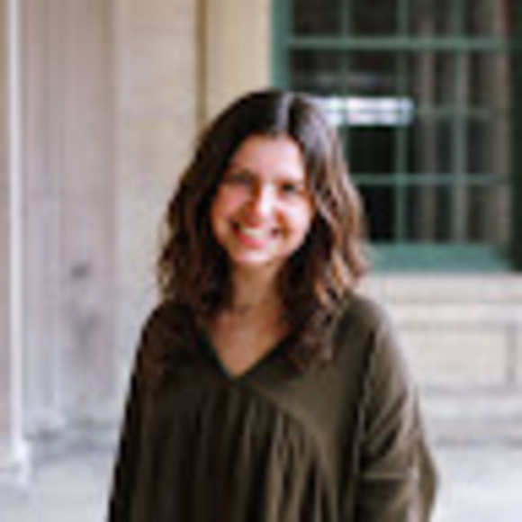 Profile Picture of Sophia Hicks (@sophiaehicks) on Poshmark