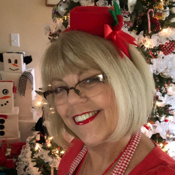 Profile Picture of Liza Handerhan (@jrzeegrl98) on Poshmark