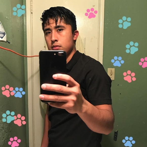 Profile Picture of Eikem Lorenzo (@amor_lorenzo) on Poshmark