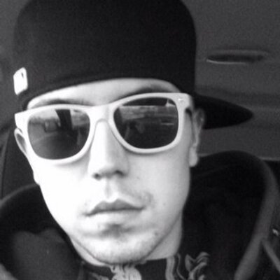 Profile Picture of Dee Malone (@phallinangel) on Twitter