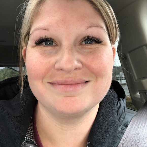 Jen Fredinburg - Poshmark Profile Picture of Jen Fredinburg (@jntylee1) on Poshmark