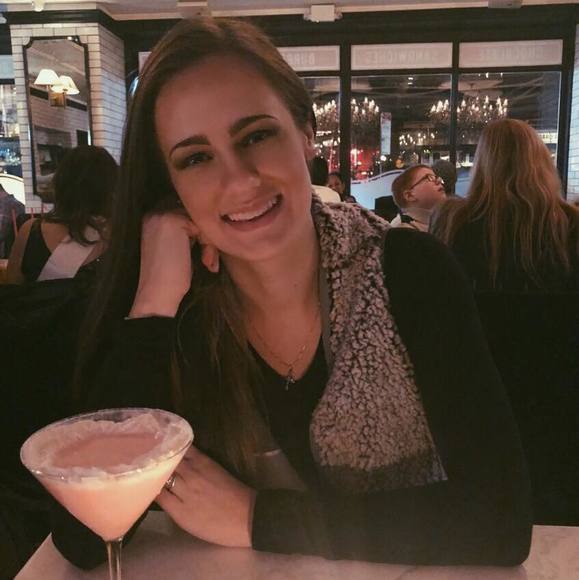 Profile Picture of Emily Caputo (@enilyanncap) on Poshmark