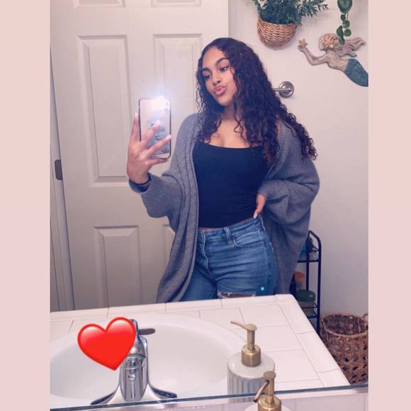 Profile Picture of Haunistie Hauser (@haunistieuc) on Poshmark