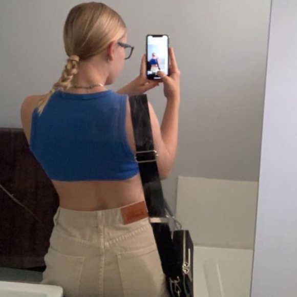 Profile Picture of Kate Backshall (@katebackshall) on Poshmark