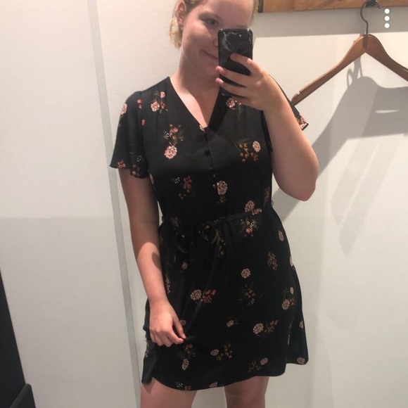 Profile Picture of Taylor Quibell (@taylorquibell) on Poshmark