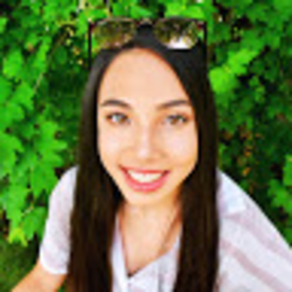 Profile Picture of Sami Schubert (@samischubert) on Poshmark