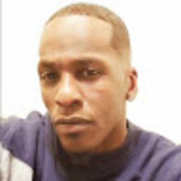 Profile Picture of Markie Mullen (@909biz) on Poshmark