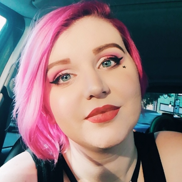 Profile Picture of Taryn Morrison (@morrisontaryn) on Poshmark