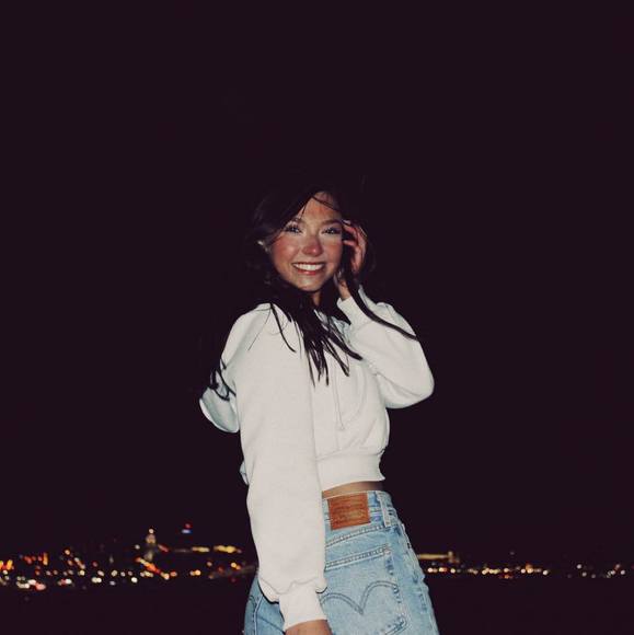 Profile Picture of Lillian Campbell (@lilliancampb302) on Poshmark