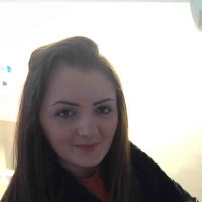 Profile Picture of Leah Simon (@_leahsimon) on Twitter