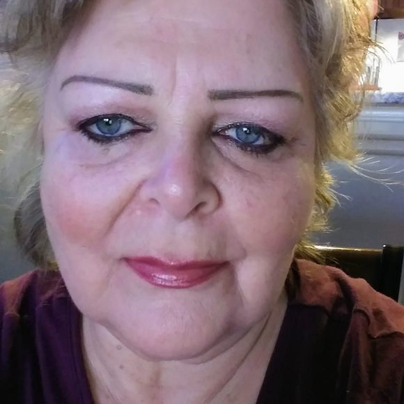 Profile Picture of Rhonda Schell (@rhondaschell257) on Poshmark