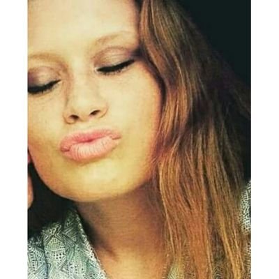 Profile Picture of Lacy Scott (@lacenrobbie) on Twitter
