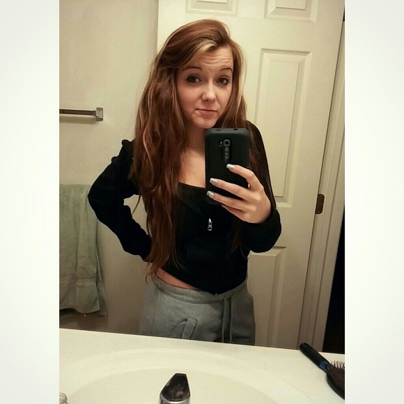 Profile Picture of Athena Breneman (@abreneman97) on Poshmark