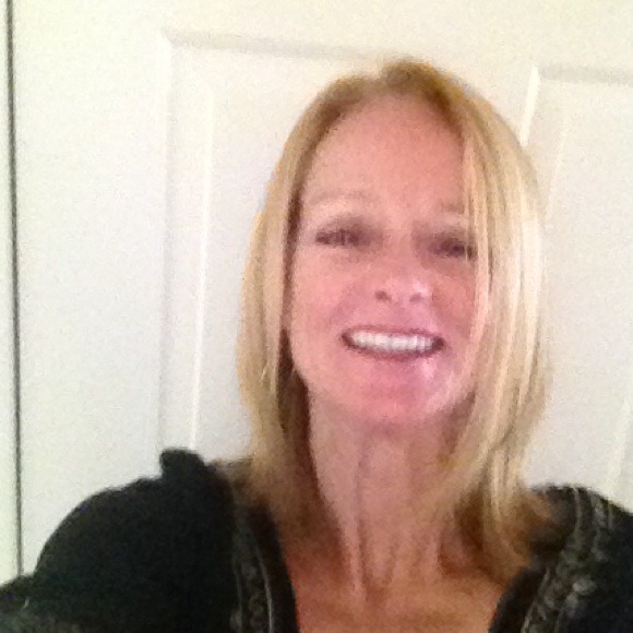 Profile Picture of Dawn Carson (@dlcarso) on Poshmark