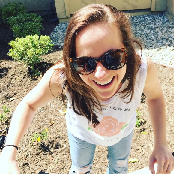 Profile Picture of Taylor Needham (@needhamtaylor) on Poshmark