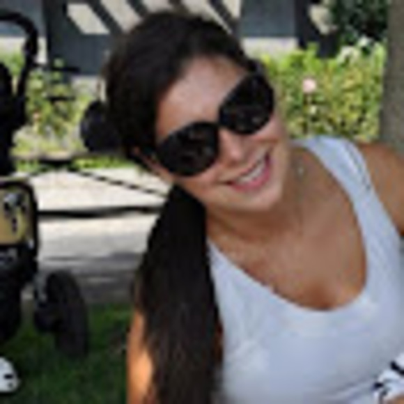 Profile Picture of Sarah Nesci (@sarahn887) on Poshmark