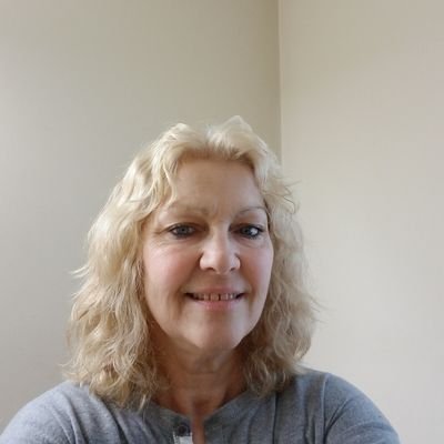Profile Picture of Robin Hollis (@muttz4me) on Twitter