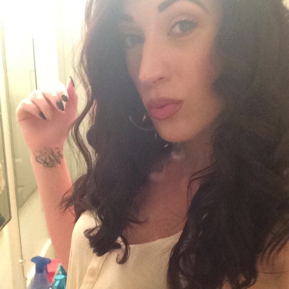 Profile Picture of Ashley Mcdowell (@dojaandgabbana) on Poshmark