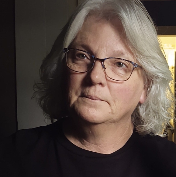 Profile Picture of Debbie Seals (@debbieseals84) on Poshmark