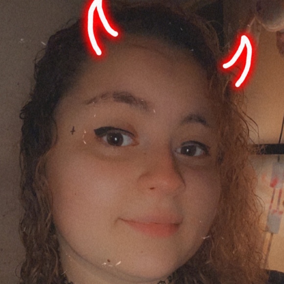 Profile Picture of Cheyenne Enyard (@cheyenneenyard) on Poshmark