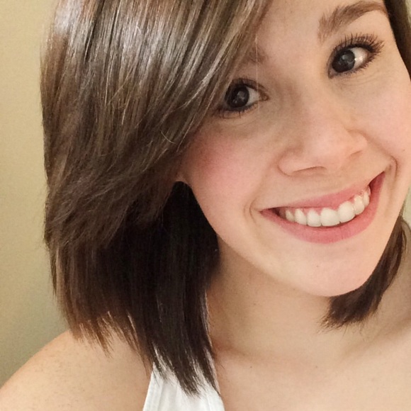 Profile Picture of Ashley Fanous (@ashleynicfan324) on Poshmark