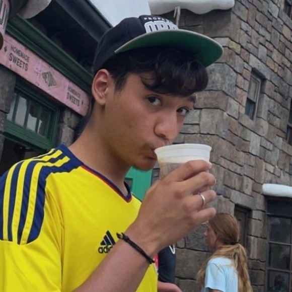 Profile Picture of Felipe Quintero (@efq4721) on Poshmark