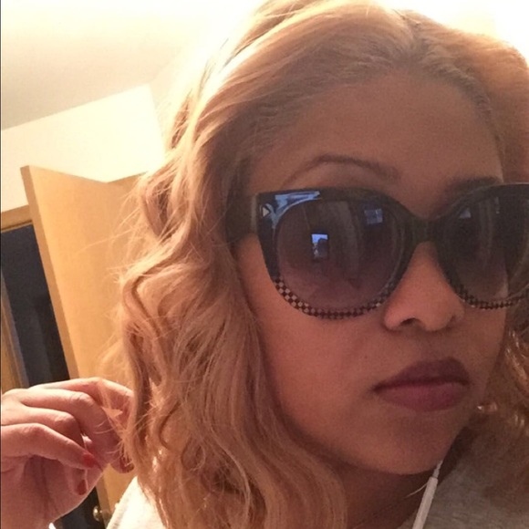 Profile Picture of Mokena Trigueros (@mokahonas) on Poshmark