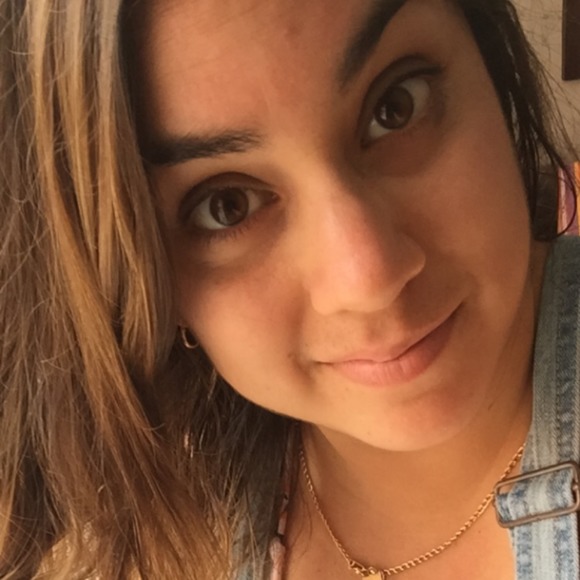 Profile Picture of Lucia Alarcon (@lucia2808) on Poshmark