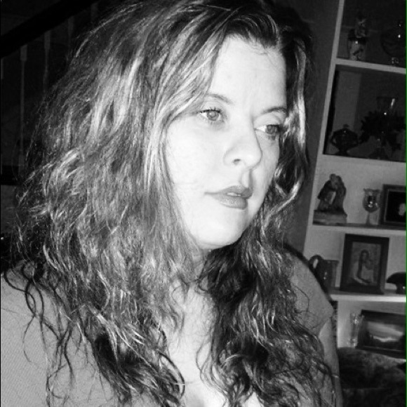 Profile Picture of Kate Greer (@ava_stone) on Poshmark