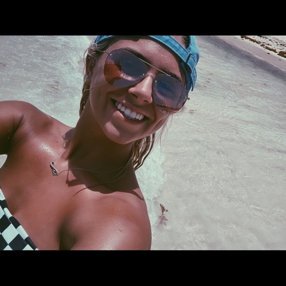 Profile Picture of Avalina Anderson (@avalina_) on Poshmark