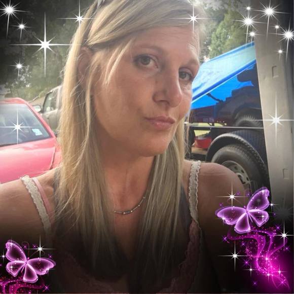 Profile Picture of Amy Bellew (@amybellew) on Poshmark