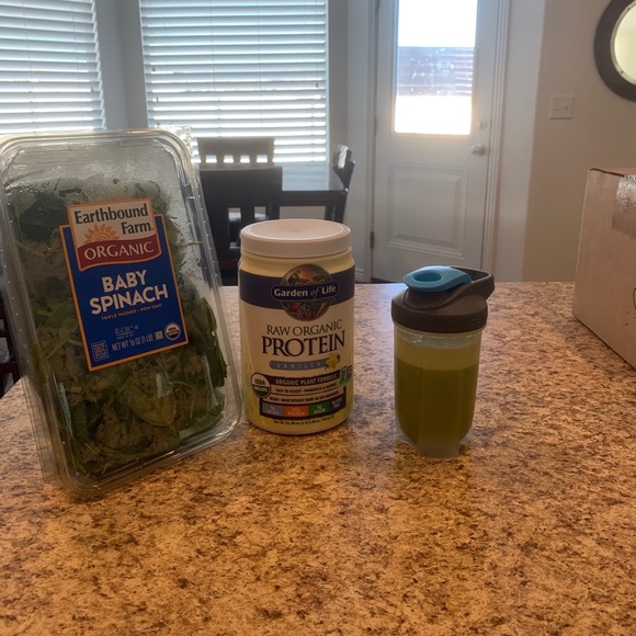 Profile Picture of Julie Jaramillo (@jvjaramillo) on Poshmark