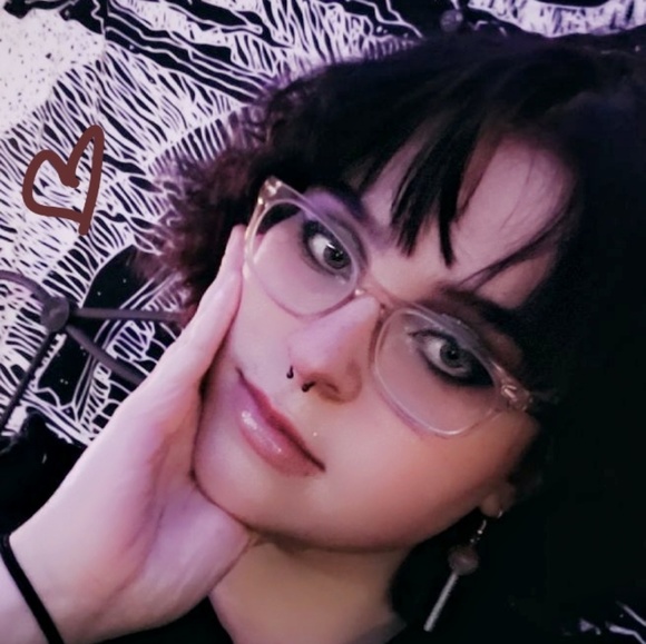 Profile Picture of Aspen Withrow (@aspenwithrow) on Poshmark