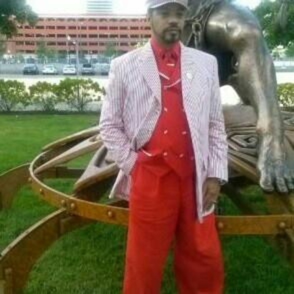 Profile Picture of Brian Moore (@moorebrian98) on Poshmark