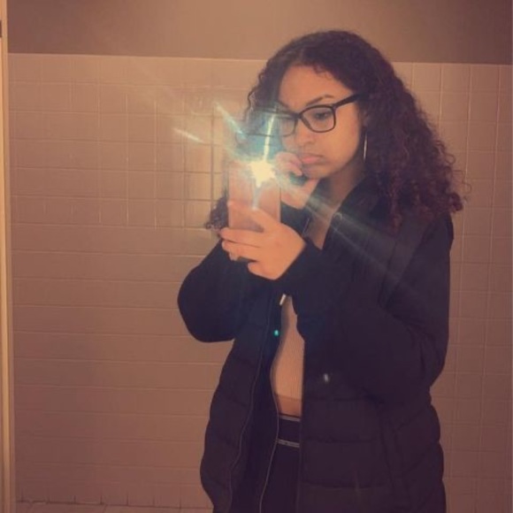 Profile Picture of Jasmine Hendricks (@jasminehendr472) on Poshmark