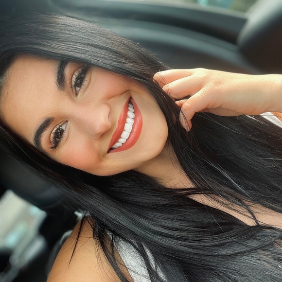 Profile Picture of Taylor Deming (@taylor__deming) on Poshmark