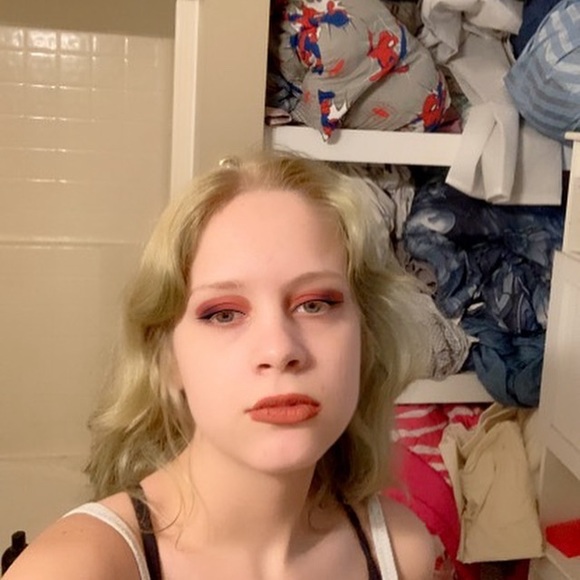 Profile Picture of Rebecca Rittenhouse (@ren3259) on Poshmark