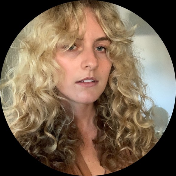 Profile Picture of Kara Sauzek (@karasauzek) on Poshmark