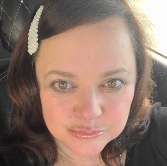 Profile Picture of Janet Sweeney (@jjsweeney1) on Poshmark