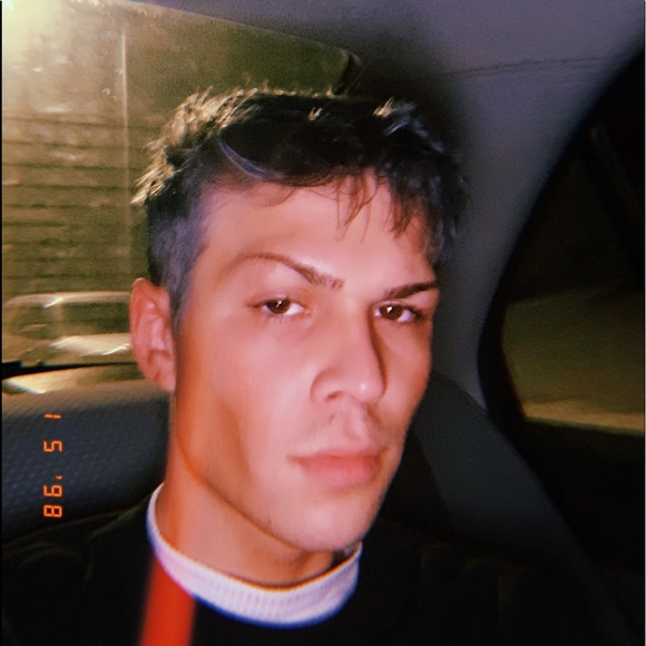 Profile Picture of Wayde Scott (@waydescott) on Poshmark