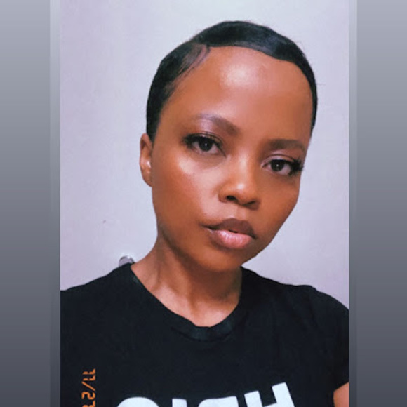 Profile Picture of Sipo (@sipclicquot) on Poshmark