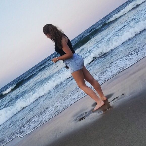 Profile Picture of Haley Wilt (@haleywilt) on Poshmark