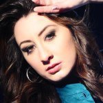 Profile Picture of Vivian Schmidt (@vivianschmidtabyara) on Instagram
