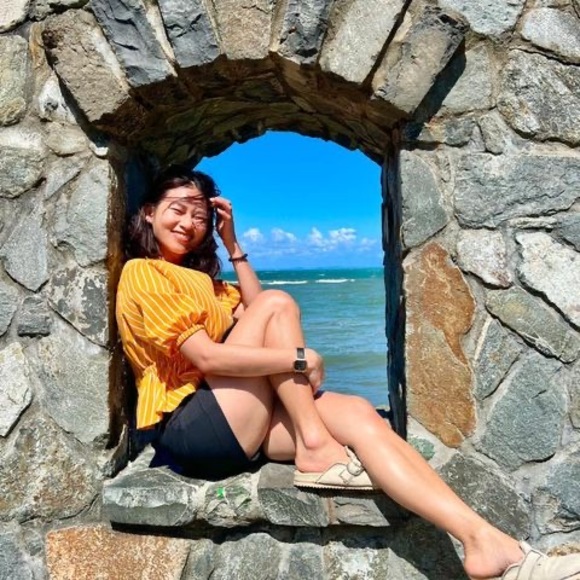 Profile Picture of Winita Winita (@numnimna) on Poshmark