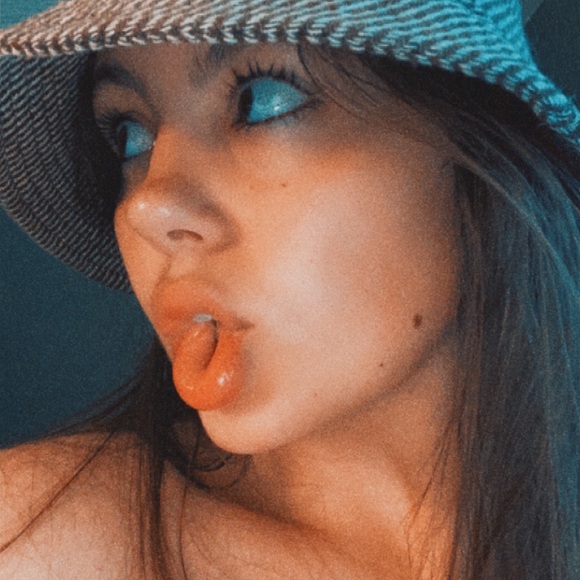 Profile Picture of Ciara Hanawalt (@ciara_hanawalt) on Poshmark