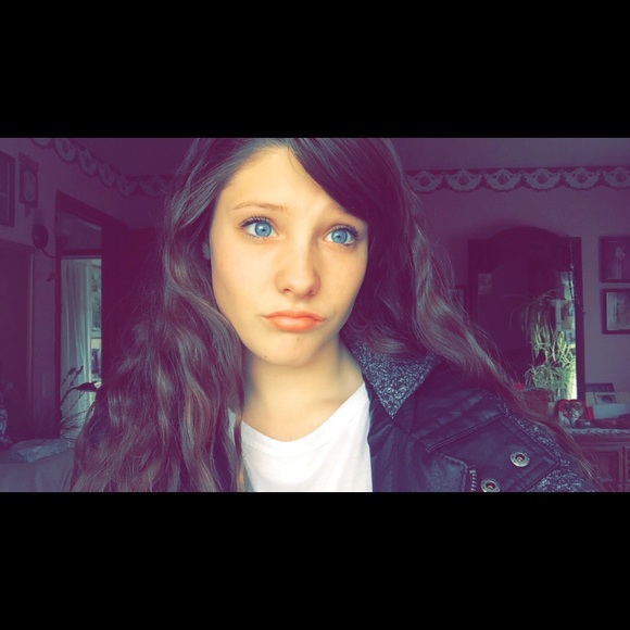 Profile Picture of Jade Hull (@jade_hull) on Poshmark