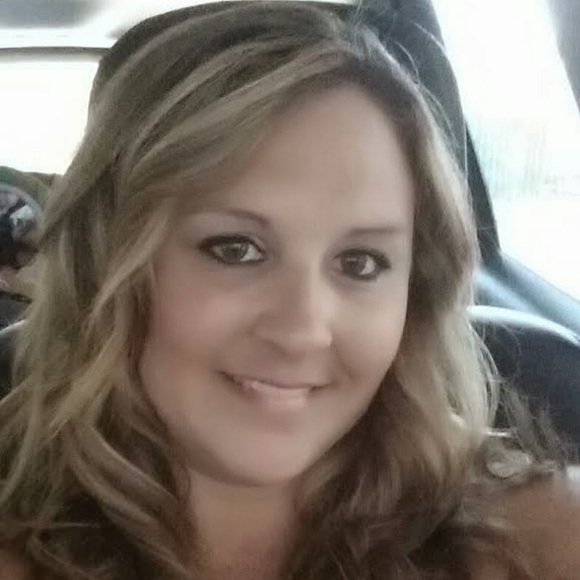 Profile Picture of Janette Bertsch (@janettebertsch) on Poshmark