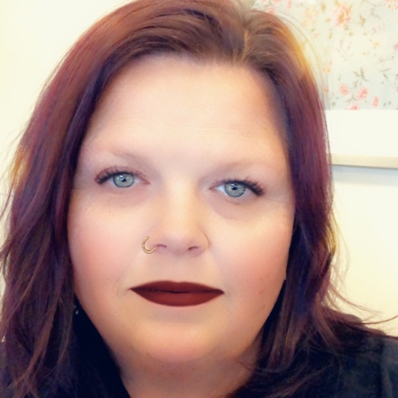 Profile Picture of Robin Sprowl (@robinsprowl) on Poshmark